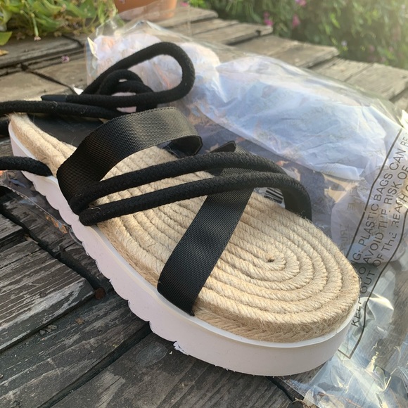 NIB Asos Chunky Black Sandals size UK6 US8 - Picture 4 of 7